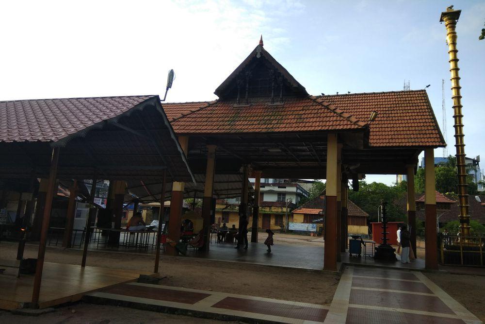 Mullakkal Rajarajeswari Temple (5).jpg